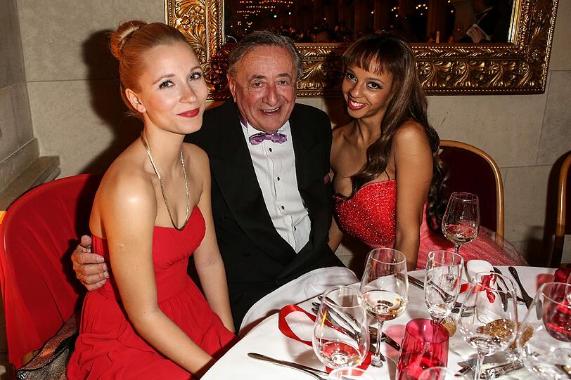 Richard Lugner mit Karoline (l) und Bahati.