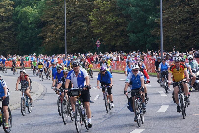 Die insgesamt 14 Kilometer lange Etappe führte mitten durch die Stadt.