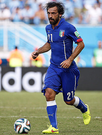 Die Fans müssen auch auf die genialen Pässe und sensationellen Freistöße von Andrea Pirlo verzichten. Der Alt-Star lässt es in New York für Italiens Nationaltrainer Antonio Conte ein bisschen zu lasch angehen.