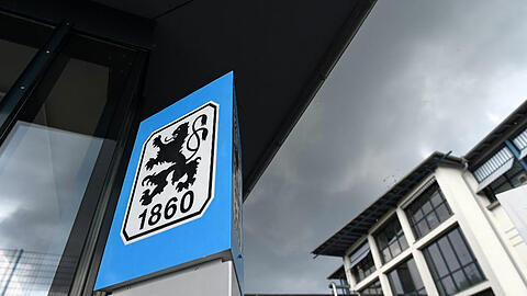 Dunkle Wolken über der Geschäftsstelle des TSV 1860 München an der Grünwalder Straße &ndash; sinnbildlich für den schwärzesten Tag der Vereinsgeschichte der Löwen. Aber wie soll es jetzt weitergehen?