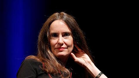 Tanja Kinkel sitzt auf einer Bühne. Foto: Markus Scholz/Archivbild