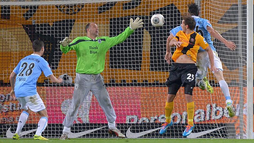 Das Tor hütet, trotz zuletzt einiger Unsicherheiten, Gabor Kiraly. Das Tor hütet, trotz zuletzt einiger Unsicherheiten, Gabor Kiraly.