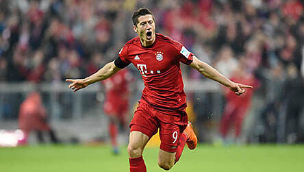 Völlig losgelöst: Bayern-Goalgetter Robert Lewandowski. Völlig losgelöst: Bayern-Goalgetter Robert Lewandowski.