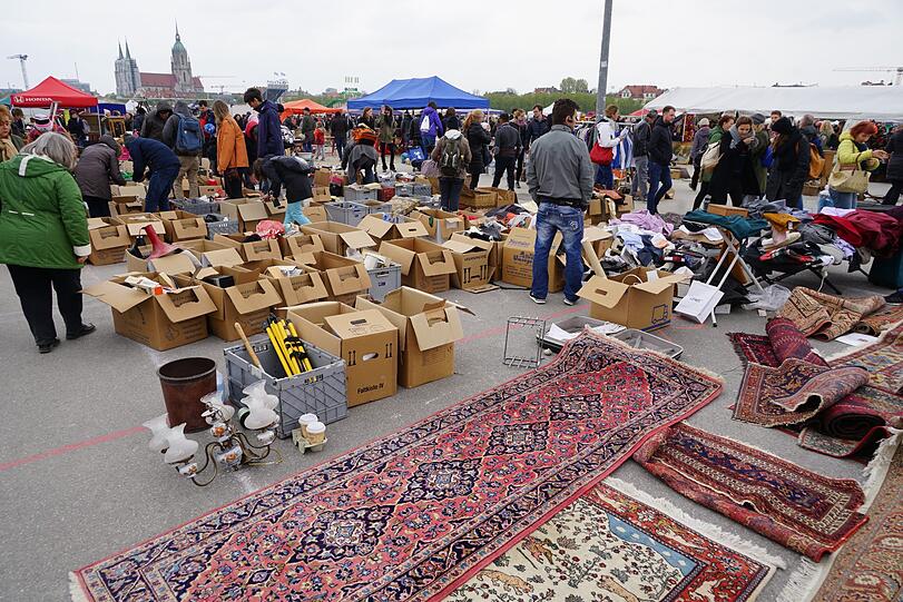 Die Bilder vom Riesenflohmarkt auf der Theresienwiese.