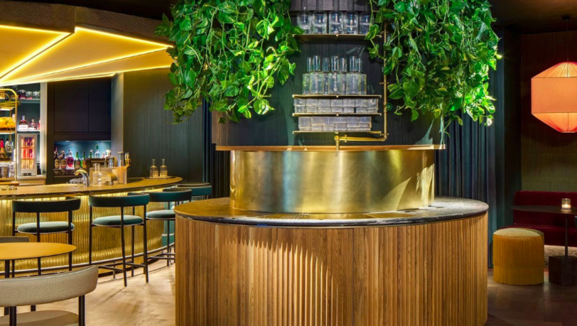 Die Ory-Bar ist vom Mandarin Oriental als auch von der Straße aus zugänglich. Die Ory-Bar ist vom Mandarin Oriental als auch von der Straße aus zugänglich.