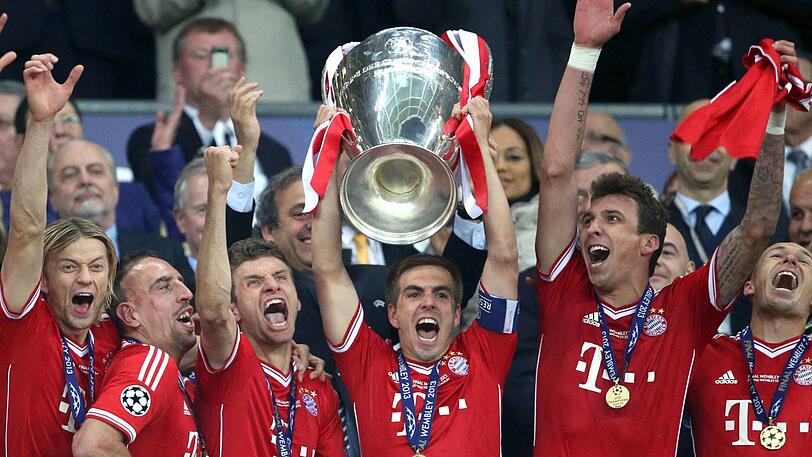 25. Mai 2013: Die Bayern-Spieler Anatoliy Tymoshchuk, Franck Ribéry, Thomas Müller, Philipp Lahm, Mario Mandzukic und Arjen Robben (von links) feiern nach dem Siegh im Champions-League-Finale gegen Borussia Dortmund.