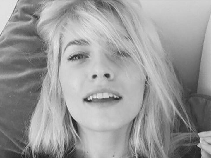 Auch Topmodels lassen sich gerne mal gehen - das stellt Lena Gercke unter Beweis. Ein Facebook-Schnappschuss der 27-Jährigen zeigt sie nicht nur ohne Make-up, sondern auch mit strubbeligen Haaren.
