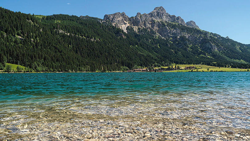 Abkühlung gefällig? Neben dem Bergpanorama gibt es im Tannheimer Tal zahlreiche Seen zu entdecken. Abkühlung gefällig? Neben dem Bergpanorama gibt es im Tannheimer Tal zahlreiche Seen zu entdecken.