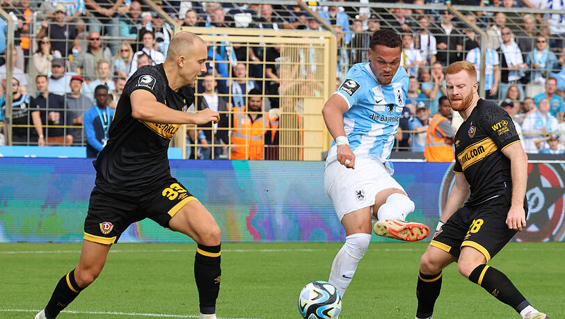 Joël  Zwarts (m.) hatte am Samstagnachmittag gegen die Dresdner Defensive erneut einen schweren Stand, wie hier im Duell mit Tobias Kraulich (l.) und Paul Will (r.).