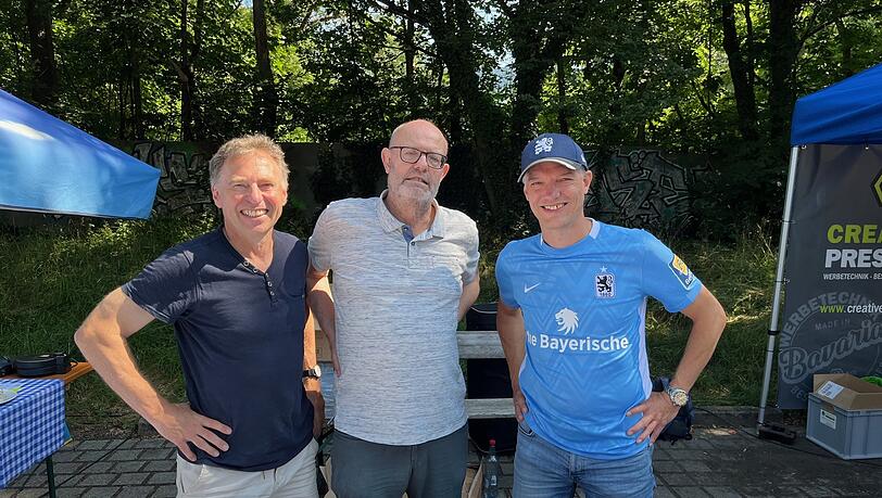 Das Werk dieser Herren steht nun in der Monacensia: (v.l.) Thomas Bohlender, Claus Melchior und Bernd Oswald. Das Werk dieser Herren steht nun in der Monacensia: (v.l.) Thomas Bohlender, Claus Melchior und Bernd Oswald.
