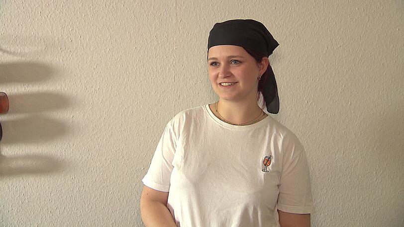 "Mein K&ouml;rper ist anwesend, mein Kopf nicht": Maxin (22) befindet sich im Dinner-Stress.