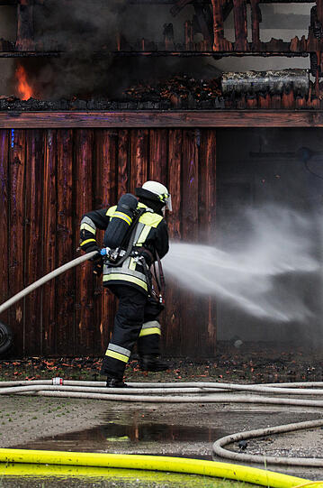 Nach einem Blitzeinschlag stand am Montag ein Bauernhof im Berchtesgadener Land in Flammen. Die Bilder!