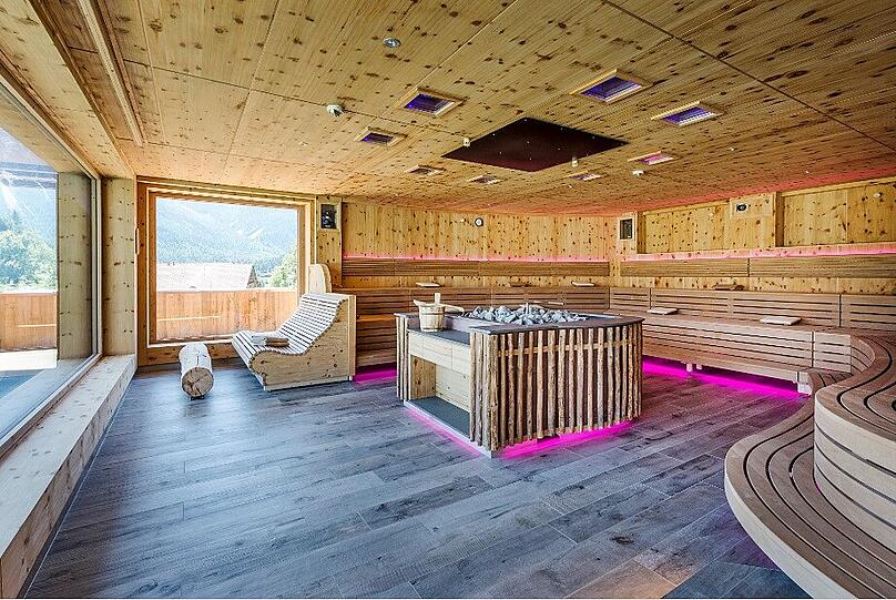 Das neue Panorama-Sauna mit Blick auf die Zugspitze.