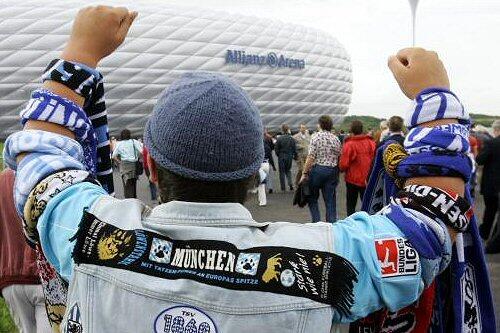Löwen-Fans vor der Allianz Arena.