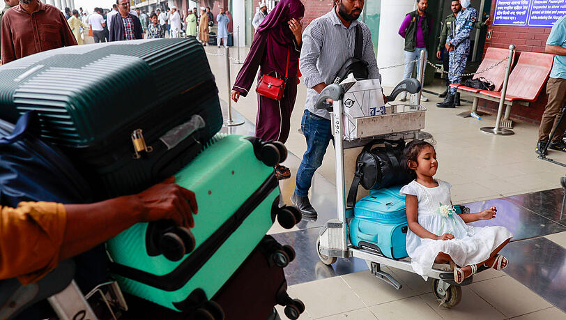 Auch andernorts, wie hier in Bangladesch, stranden Urlauber wegen des Nahost-Konflikts. Betroffen ist ein wichtiges Drehkreuz für den Flugverkehr. Auch andernorts, wie hier in Bangladesch, stranden Urlauber wegen des Nahost-Konflikts. Betroffen ist ein wichtiges Drehkreuz für den Flugverkehr.
