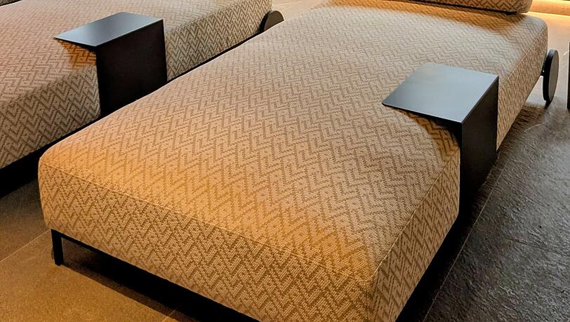 Die neuen Spa-Liegen, von der Decke baumeln noch letzte Kabel. Die neuen Spa-Liegen, von der Decke baumeln noch letzte Kabel.
