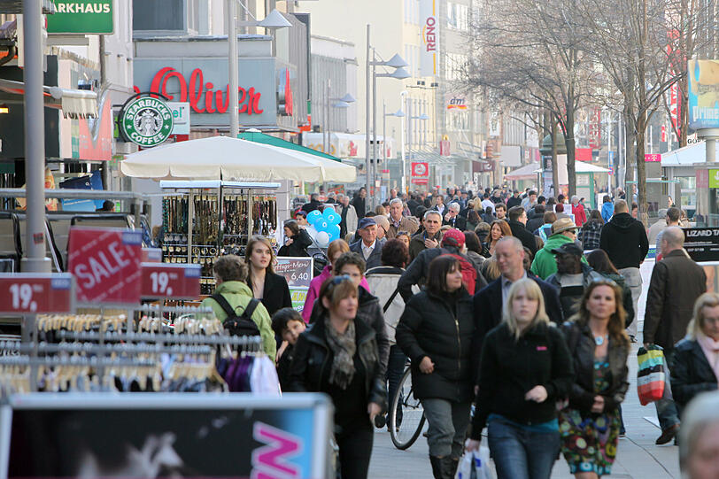 Die Breite Gasse zieht mit ihrem Angebot vor allem jüngeres Publikum an: Die neue Einkaufsstudie zeigt, dass Nürnberg die Krise gut überstanden hat und die Geschäfte wieder gut laufen.