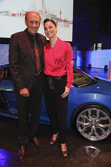 Moderatorin Lina van de Mars und Hans-Joachim Stuck
