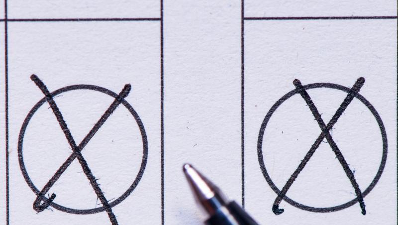Auf einem Stimmzettel zur Briefwahl sind zwei Kreuze zu sehen. Foto: Patrick Pleul/dpa-Zentralbild/ZB/Symbolbild Auf einem Stimmzettel zur Briefwahl sind zwei Kreuze zu sehen. Foto: Patrick Pleul/dpa-Zentralbild/ZB/Symbolbild