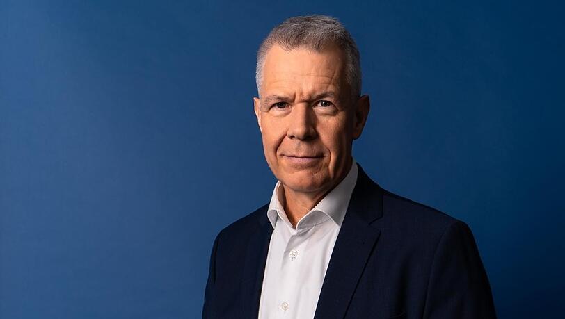 Peter Kloeppel will weiterhin im Fernsehen stattfinden.