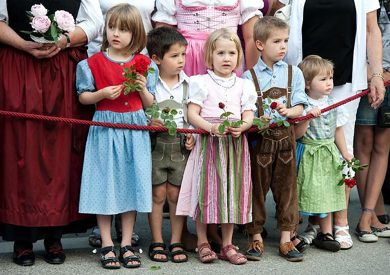 Victoria ist zum ersten Mal Mutter geworden. Die 34-Jährige brachte am frühen Donnerstagmorgen (23.02.12) eine Tochter zur Welt - wurde die Mini-Prinzessin etwa in München gezeugt? Fest steht vor neun Monaten waren Victoria und Gatte Daniel zu Besuch in der Weltstadt mit Herz - hier die Bilder...