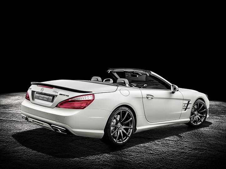 Ob im Duett oder solo, ob innen oder außen: Die "World Championship 2014 Collector&rsquo;s Edition&rdquo; des SL 63 AMG ist optisch ein Genuss.