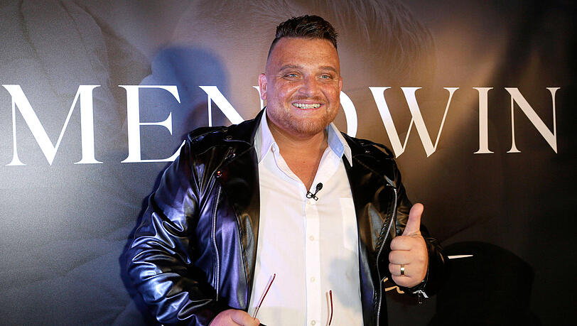 Menowin Fröhlich präsentierte sich bei der Präsentation seiner Single "In Ewigkeit" sichtlich erschlankt. Menowin Fröhlich präsentierte sich bei der Präsentation seiner Single "In Ewigkeit" sichtlich erschlankt.