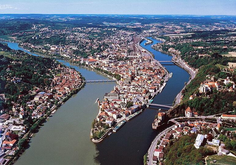 In Passau ist eine Wasserleiche im Inn gefunden worden - Die Identität der leblosen Person konnte bislang nicht ermittelt werden.