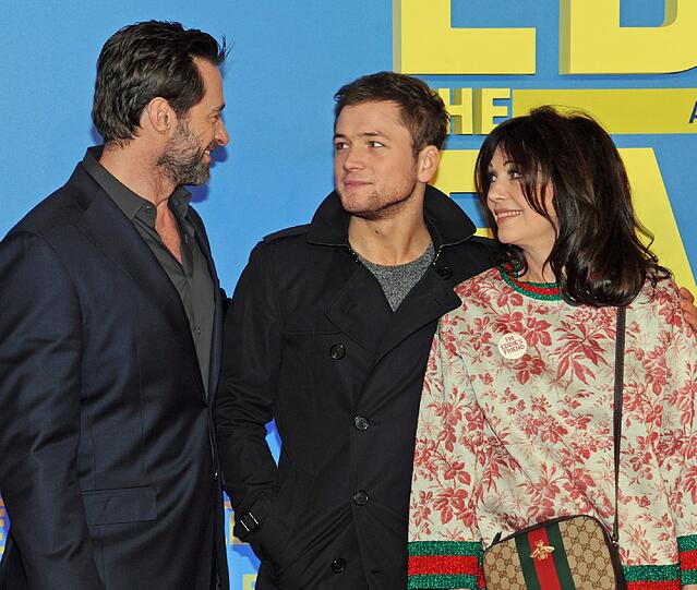 Hugh Jackman (l.), Taron Egerton und Iris Berben