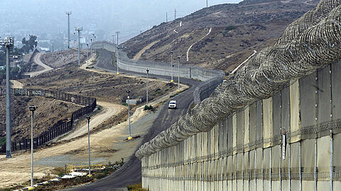 Die Grenze zwischen den USA und Mexiko: Schon jetzt gibt es hier Zäune. Der künftige US Präsident Donald Trump möchte diese durch eine Hunderte Kilometer lange Mauer ersetzen.