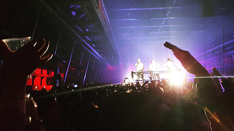 Stimmung pur: Kraftklub beim Konzert im Zenith.