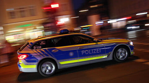 Mehrere Streifen der Münchner Polizei und Einsatzkräfte des Rettungsdienstes waren vor Ort. (Symbolbild)