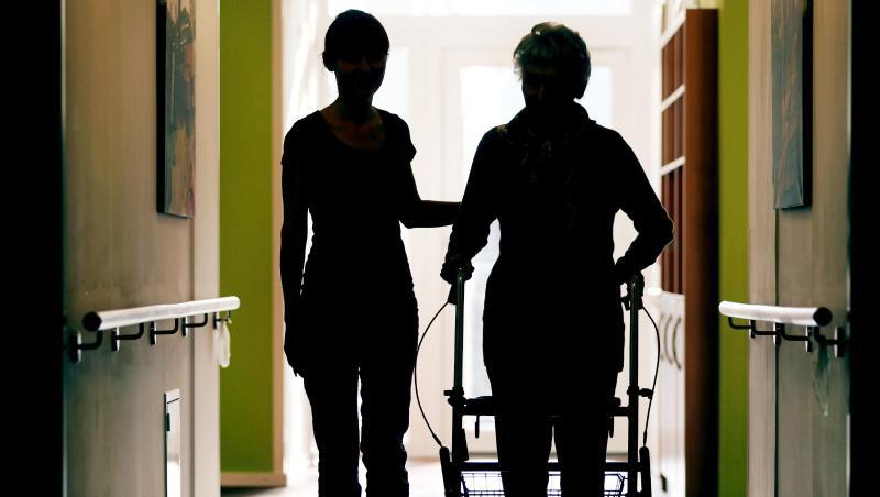 Für einen Platz im Pflegeheim müssen die Betroffenen oft tief in die Tasche greifen. Für einen Platz im Pflegeheim müssen die Betroffenen oft tief in die Tasche greifen.