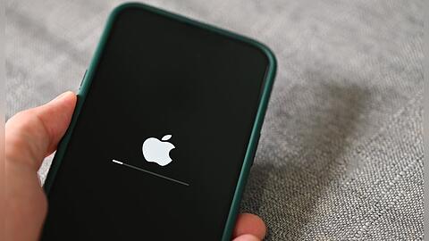 Ist das Update auf iOS 17.4 vollzogen, dürfen EU-Nutzer ihren Standardbrowser selbst festlegen.