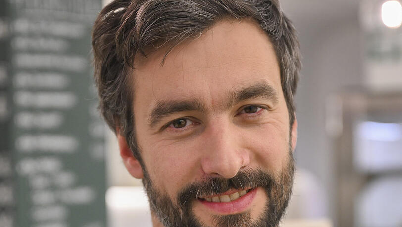 Koch Vincent Fricke betreibt das Café Dotkom in der Brienner Straße. Koch Vincent Fricke betreibt das Café Dotkom in der Brienner Straße.