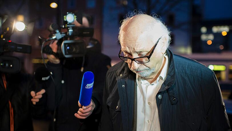 Karl Dall vor Gericht in Zürich. Die Bilder von seiner Ankunft. Karl Dall vor Gericht in Zürich. Die Bilder von seiner Ankunft.