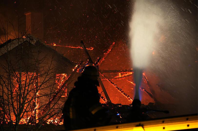 Die Bilder vom Feuerwehreinsatz in Schedenberg - war es Brandstiftung?