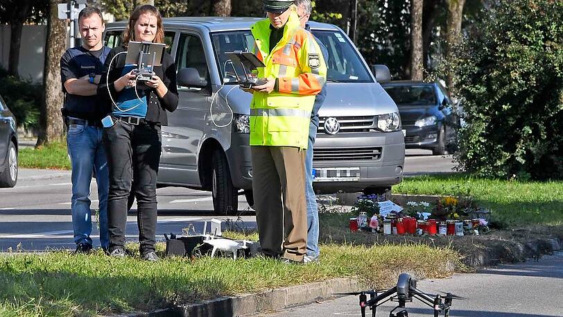Mit einer Drohne verschafften sich die Ermittler einen Überblick von der Unfallstelle.