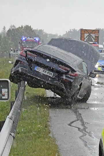 Glück im Unglück hatte am Dienstag ein BMW-Fahrer bei einem Unfall auf der Autobahn 8 nahe der Anschlussstelle Neubiberg.