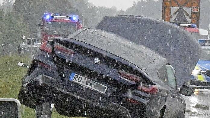 Glück im Unglück hatte am Dienstag ein BMW-Fahrer bei einem Unfall auf der Autobahn 8 nahe der Anschlussstelle Neubiberg.