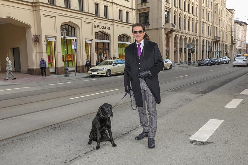 "Was soll denn hier hin statt den Parkplätzen, Würschtlbuden?", fragt sich Maßschneider Dieter Betz, "für Cafés sind die Ladenmieten doch viel zu teuer!" Was andere Ladenbetreiber sagen, sehen Sie in der Bildergalerie.