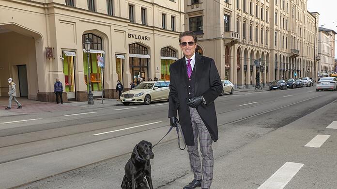"Was soll denn hier hin statt den Parkplätzen, Würschtlbuden?", fragt sich Maßschneider Dieter Betz, "für Cafés sind die Ladenmieten doch viel zu teuer!" Was andere Ladenbetreiber sagen, sehen Sie in der Bildergalerie.