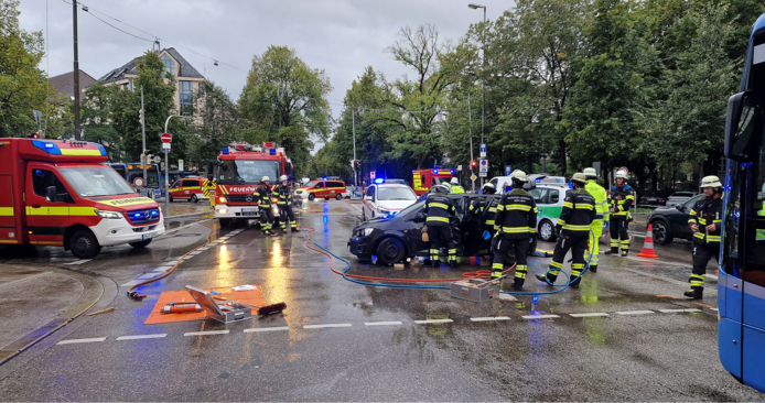 Das Auto der schwer verletzten Frau erlitt bei dem Unfall einen Totalschaden.