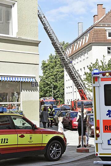 Am Samstag ist ein Mann bei einem Zimmerbrand in Obersendling ums Leben gekommen.