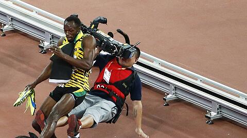 Der tiefe Fall des Usain Bolt: Ein Kameramann auf zwei Rädern brachte den Sprint-Superstar aus dem Tritt.