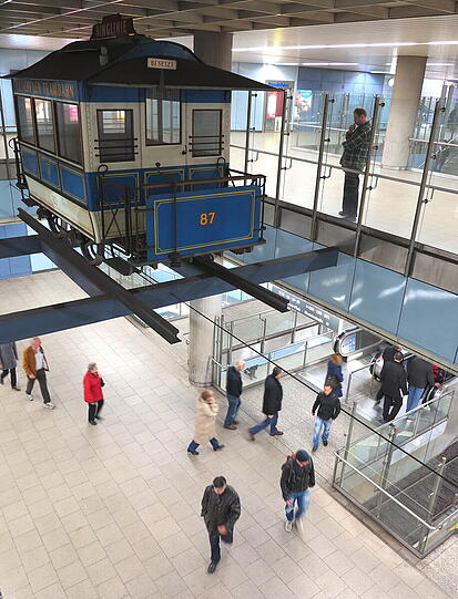 Der Pferdebahnwagen ist leicht zu übersehen - Djordje Matkovic hat ihn trotzdem entdeckt.