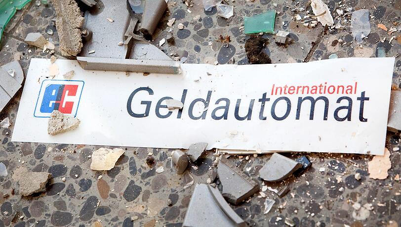In Taufkirchen wurde ein Geldautomat gesprengt, Geld wurde aber keines erbeutet. (Symbolbild)