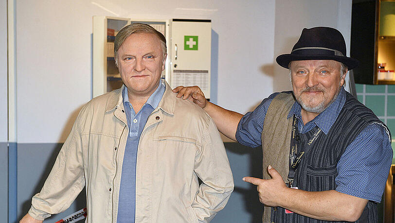 Axel Prahl (r.) mit seiner Wachsfigur bei Madame Tussauds in Berlin Axel Prahl (r.) mit seiner Wachsfigur bei Madame Tussauds in Berlin