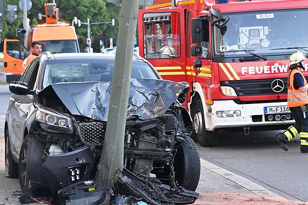 Bei einem Unfall auf dem Innsbrucker Ring ist ein Mann t&ouml;dlich verletzt worden.