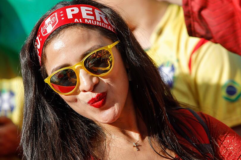 Bunt und lebendig: Fußball-Fans aus aller Herren Länder bevölkern während der WM die russischen Städte.
